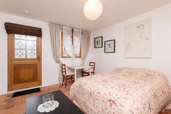 ETREPAGNY Maison ancienne dépendance Studio