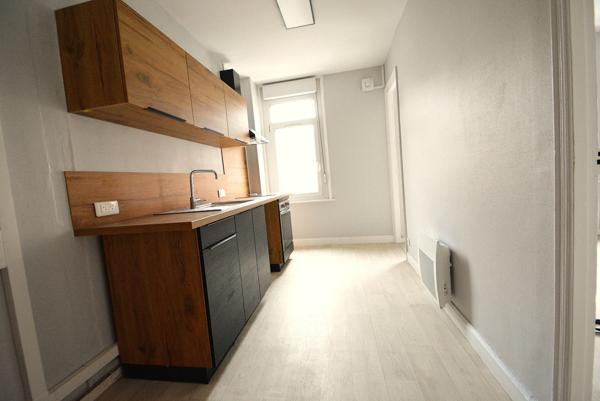 Appartement à louer 2 pièces CAMBRAI (59) 46 m² 550 €