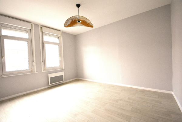 Appartement à louer 2 pièces CAMBRAI (59) 46 m² 550 €