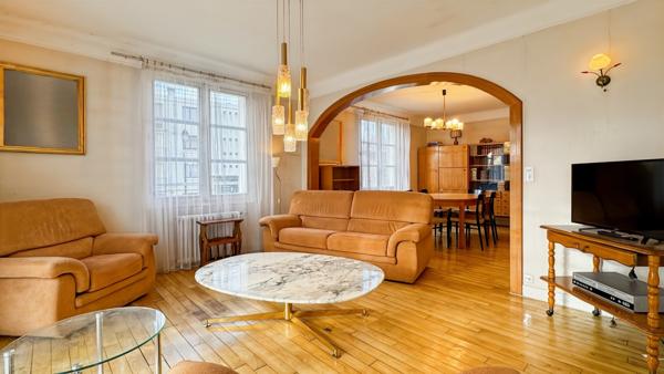 Trappes (78190) Lumineuse maison individuelle à toute proximité de l'île de loisirs.