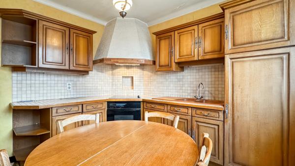 Trappes (78190) Lumineuse maison individuelle à toute proximité de l'île de loisirs.