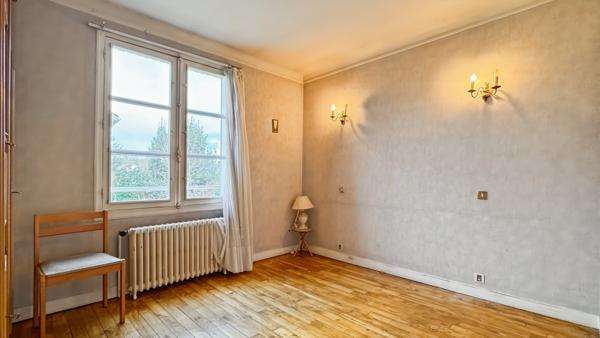 Trappes (78190) Lumineuse maison individuelle à toute proximité de l'île de loisirs.