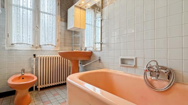 Trappes (78190) Lumineuse maison individuelle à toute proximité de l'île de loisirs.