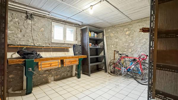 Trappes (78190) Lumineuse maison individuelle à toute proximité de l'île de loisirs.