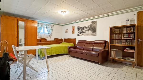 Trappes (78190) Lumineuse maison individuelle à toute proximité de l'île de loisirs.