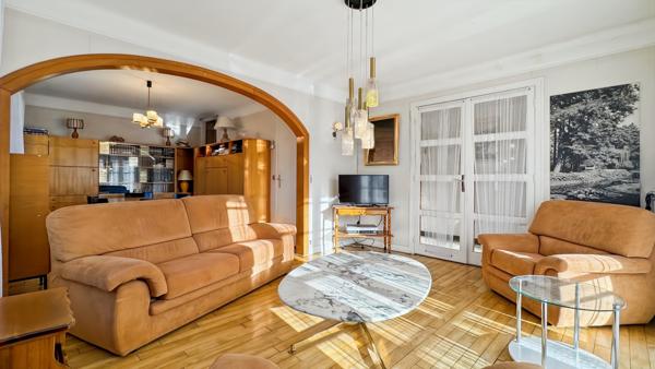 Trappes (78190) Lumineuse maison individuelle à toute proximité de l'île de loisirs.