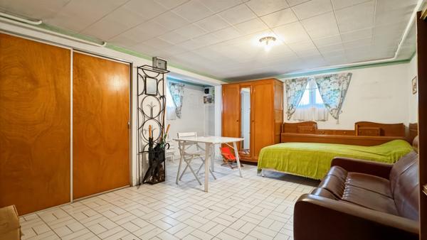 Trappes (78190) Lumineuse maison individuelle à toute proximité de l'île de loisirs.