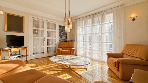 Trappes (78190) Lumineuse maison individuelle à toute proximité de l'île de loisirs.