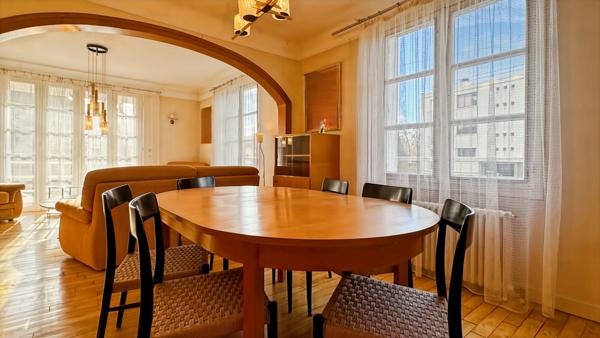 Trappes (78190) Lumineuse maison individuelle à toute proximité de l'île de loisirs.