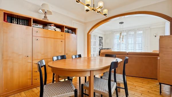 Trappes (78190) Lumineuse maison individuelle à toute proximité de l'île de loisirs.