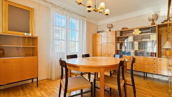 Trappes (78190) Lumineuse maison individuelle à toute proximité de l'île de loisirs.