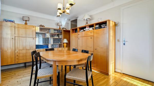 Trappes (78190) Lumineuse maison individuelle à toute proximité de l'île de loisirs.