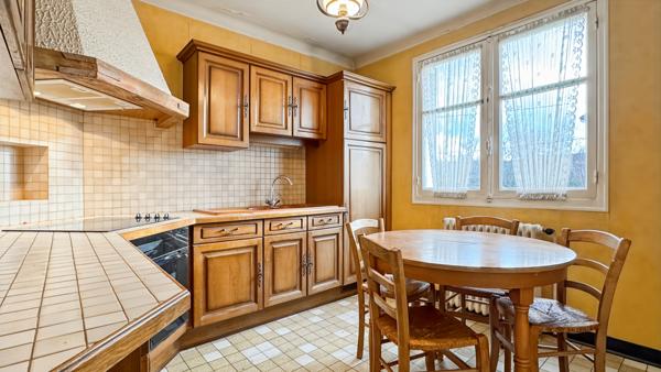 Trappes (78190) Lumineuse maison individuelle à toute proximité de l'île de loisirs.