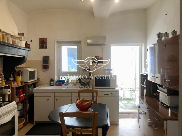 Maison de village 130 m² à moderniser – 3 niveaux avec terrasse, garage et cave – Taulignan