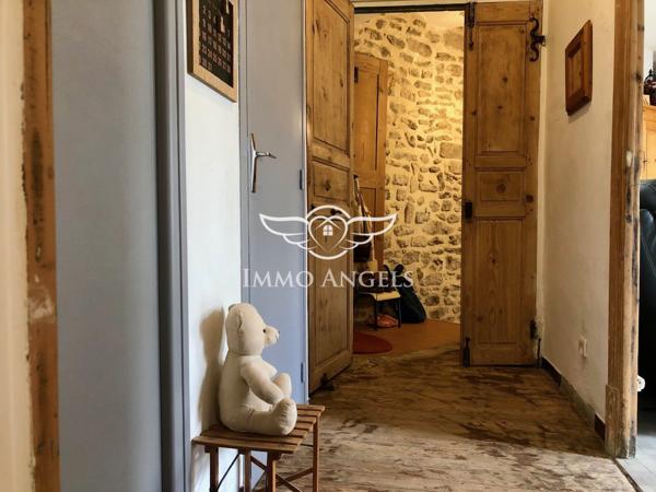 Maison de village 130 m² à moderniser – 3 niveaux avec terrasse, garage et cave – Taulignan