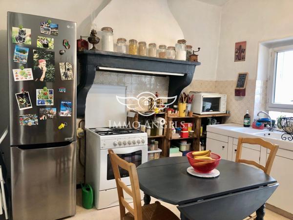 Maison de village 130 m² à moderniser – 3 niveaux avec terrasse, garage et cave – Taulignan