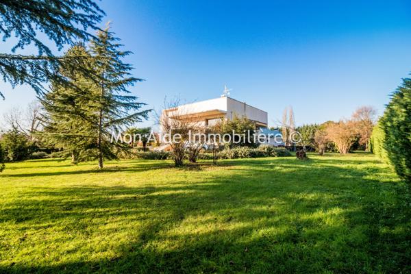 Villa d'architecte avec parc