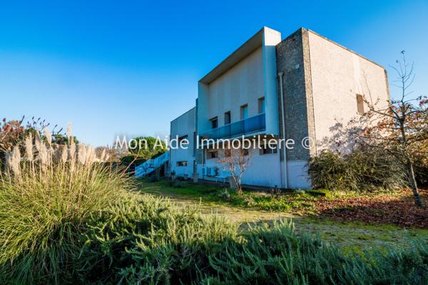 Villa d'architecte avec parc