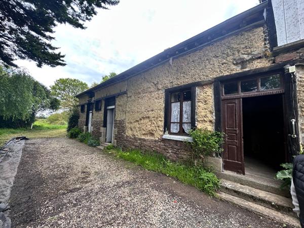 A vendre, maison a renover  situee en campagne a Loscouet-sur-Meu. proche de l axe RN 164
