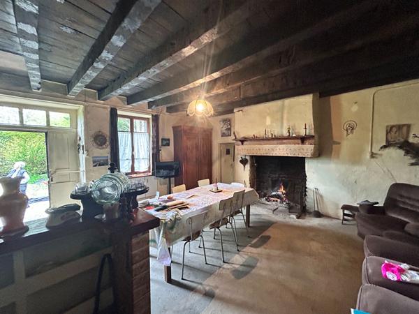 A vendre, maison a renover  situee en campagne a Loscouet-sur-Meu. proche de l axe RN 164