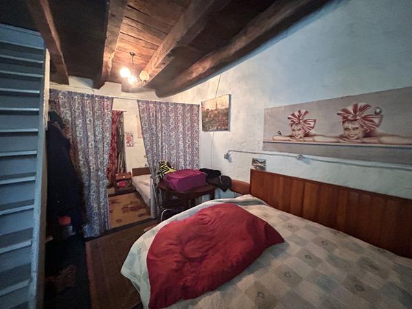 A vendre, maison a renover  situee en campagne a Loscouet-sur-Meu. proche de l axe RN 164