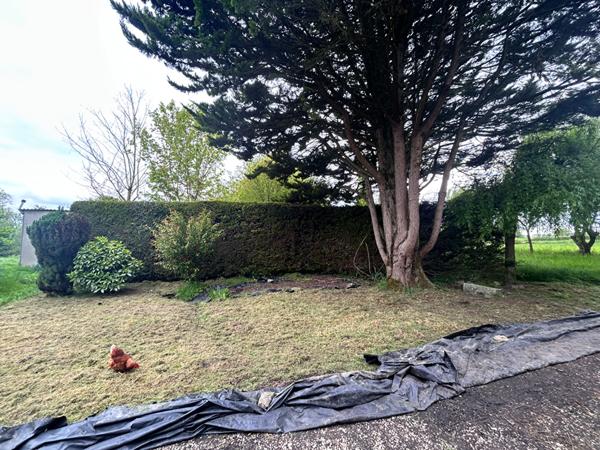 A vendre, maison a renover  situee en campagne a Loscouet-sur-Meu. proche de l axe RN 164