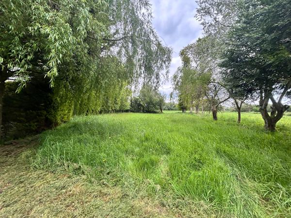 A vendre, maison a renover  situee en campagne a Loscouet-sur-Meu. proche de l axe RN 164