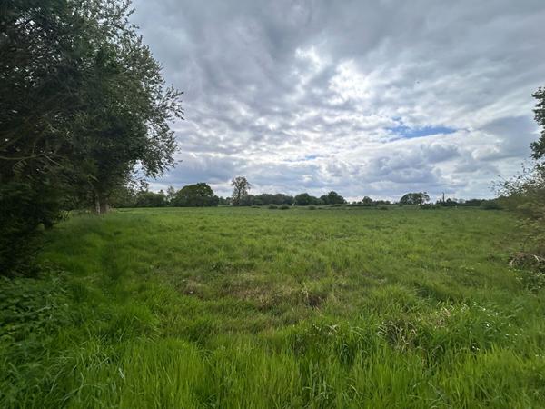 A vendre, maison a renover  situee en campagne a Loscouet-sur-Meu. proche de l axe RN 164