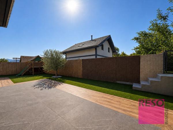 COUP DE CŒUR – MAISON AVEC PISCINE PRIVATIVE ET JARDIN