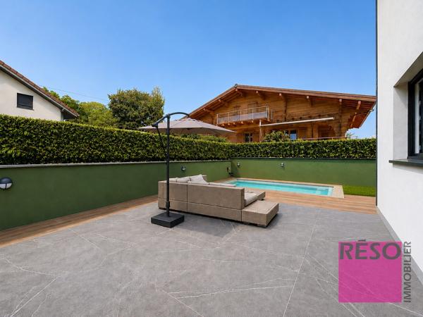 COUP DE CŒUR – MAISON AVEC PISCINE PRIVATIVE ET JARDIN