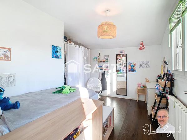 Maison de ville familiale avec terrasse et garage