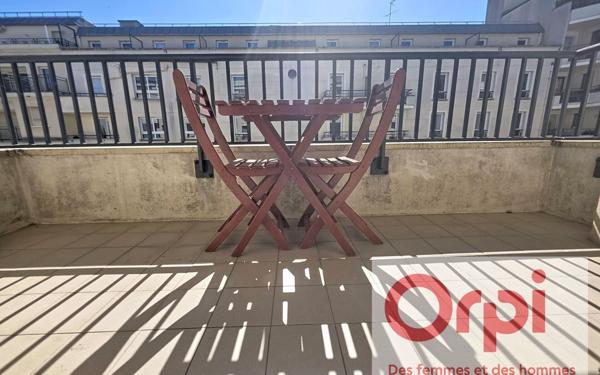 Appartement à vendre    2 pièces • 48,66 m2 Issy-les-Moulineaux