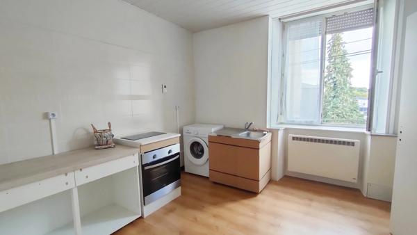 Appartement T1 LUMINEUX à louer nu ou meublé - à NEUFCHÂTEAU