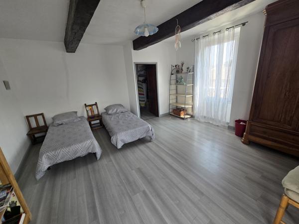 maison de village avec grand garage