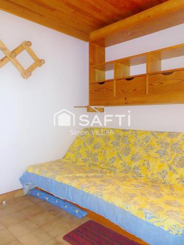 Studio très fonctionnel avec un balcon et une vue