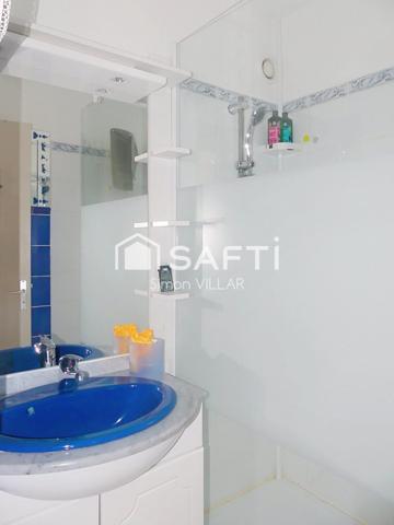 Studio très fonctionnel avec un balcon et une vue