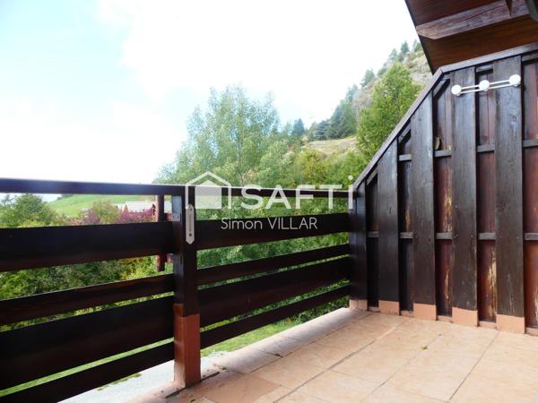 Studio très fonctionnel avec un balcon et une vue