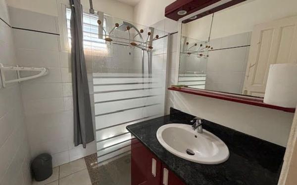 Maison à louer    3 pièces •  Saint-François