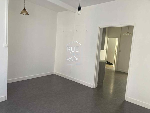 86100 CHATELLERAULT Découvrez cette charmante maison de ville située au coeur de Châtellerault