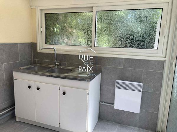 86100 CHATELLERAULT Découvrez cette charmante maison de ville située au coeur de Châtellerault