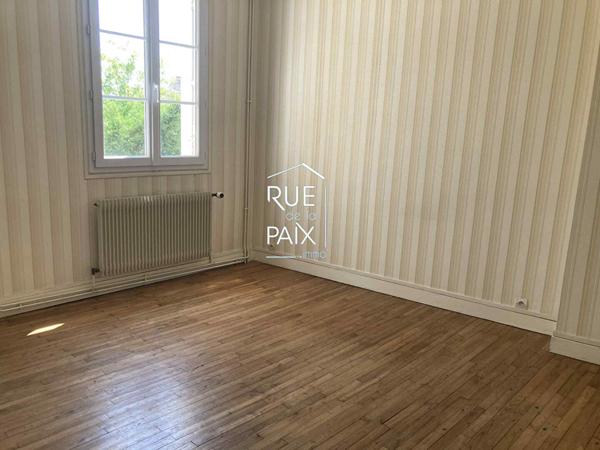 86100 CHATELLERAULT Découvrez cette charmante maison de ville située au coeur de Châtellerault