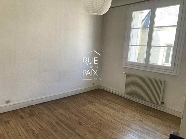 86100 CHATELLERAULT Découvrez cette charmante maison de ville située au coeur de Châtellerault