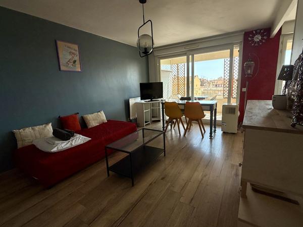 Secteur Eglise Russe/ Gambetta - T2 en dernier étage de 42 m2 + 16 m2 de terrasse