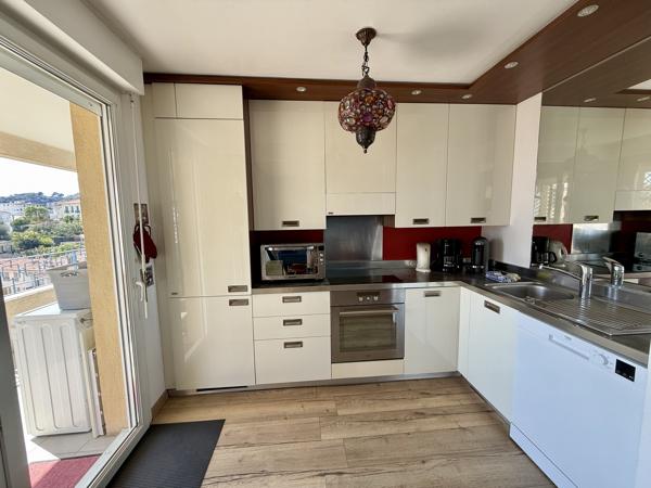 Secteur Eglise Russe/ Gambetta - T2 en dernier étage de 42 m2 + 16 m2 de terrasse
