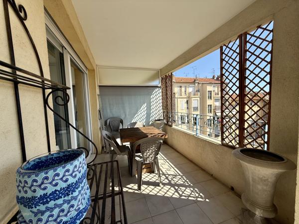 Secteur Eglise Russe/ Gambetta - T2 en dernier étage de 42 m2 + 16 m2 de terrasse