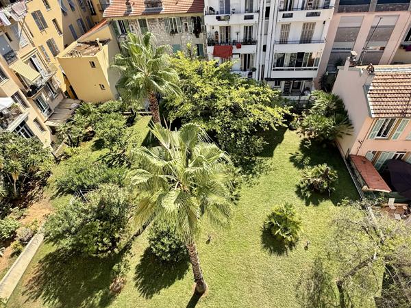 Secteur Eglise Russe/ Gambetta - T2 en dernier étage de 42 m2 + 16 m2 de terrasse