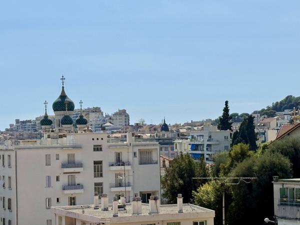 Secteur Eglise Russe/ Gambetta - T2 en dernier étage de 42 m2 + 16 m2 de terrasse