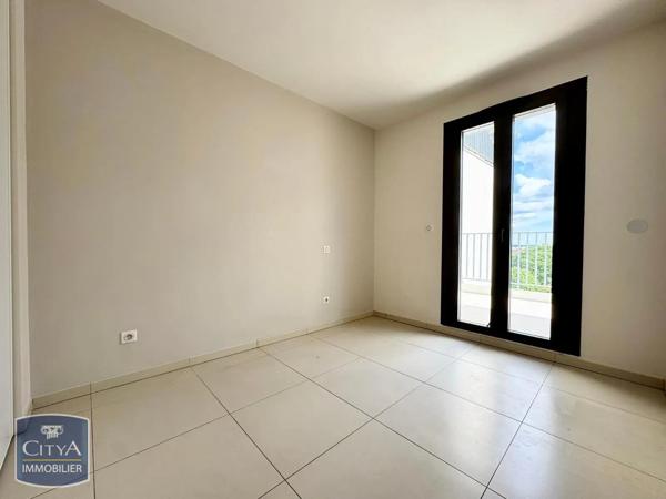 Appartement à louer 4 pièces 96.16m² Nîmes (30900)