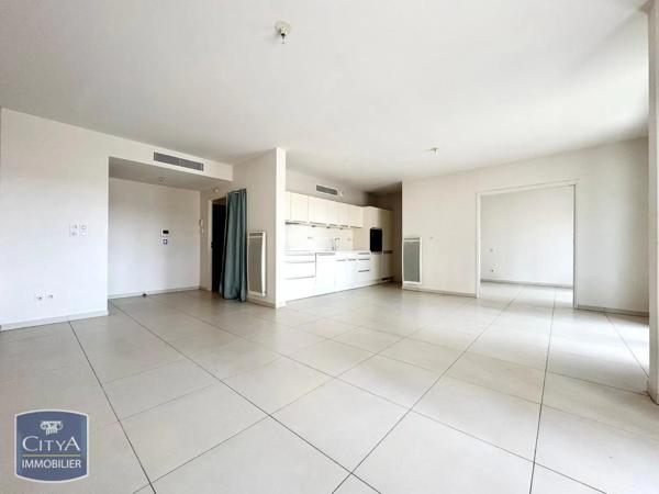 Appartement à louer 4 pièces 96.16m² Nîmes (30900)