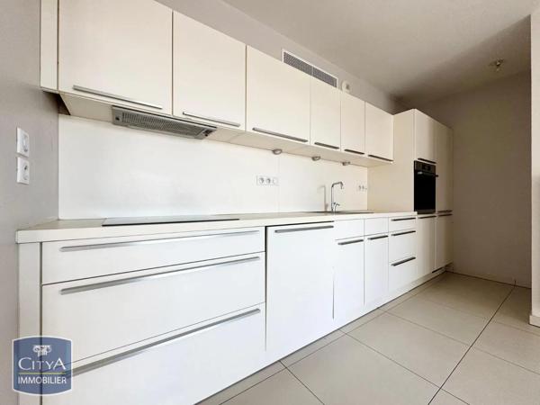 Appartement à louer 4 pièces 96.16m² Nîmes (30900)